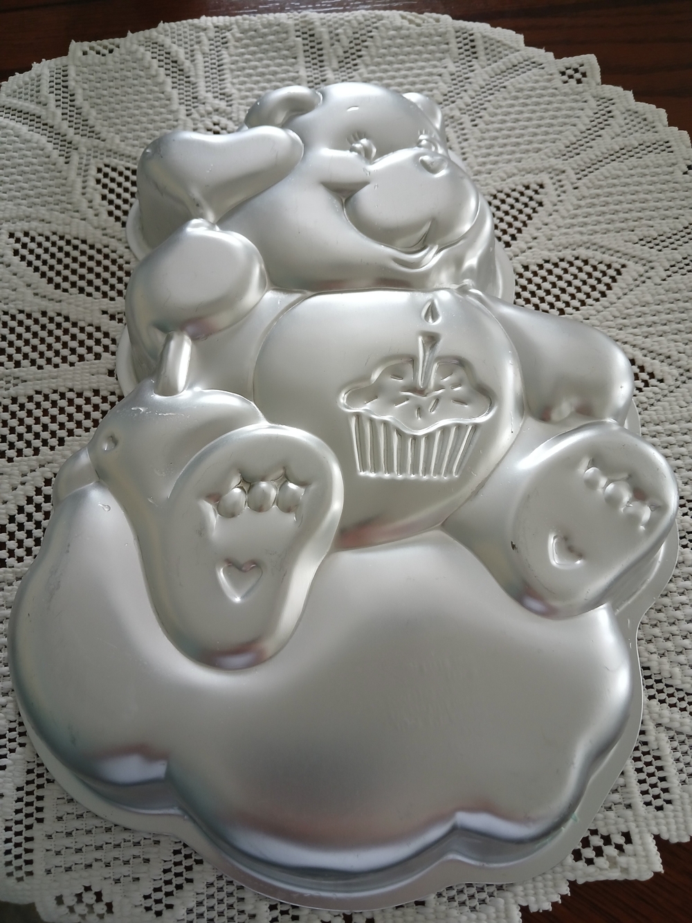 Wilton Silver Bear-Shaped Cake Pan with Cupcake Motif. CARE Bear 1983